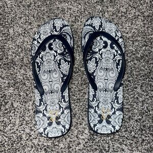 New York & company flip flops